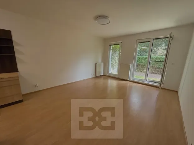 Pronájem bytu 2+kk, Praha - Pitkovice, Křemenáčová, 49 m2