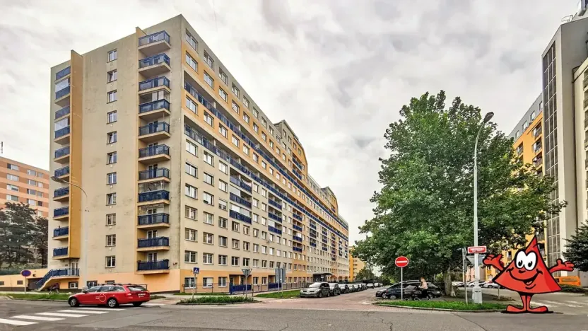 Pronájem garážového stání, Praha - Troja, Hnězdenská, 15 m2