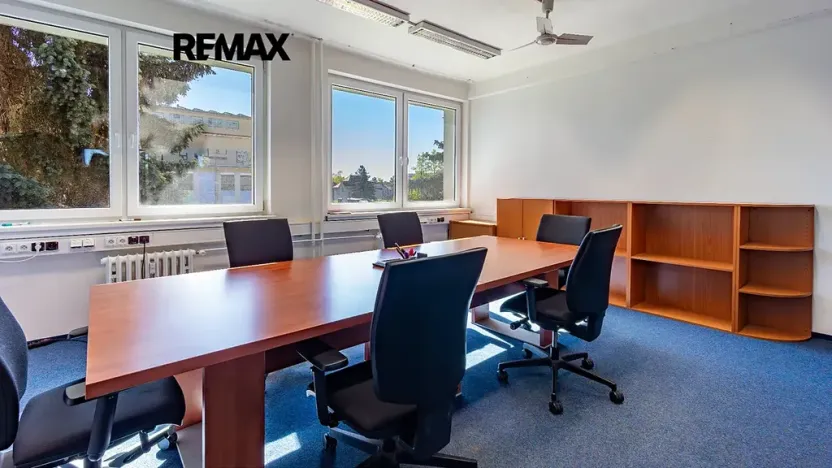Pronájem kanceláře, Česká Lípa, Děčínská, 350 m2