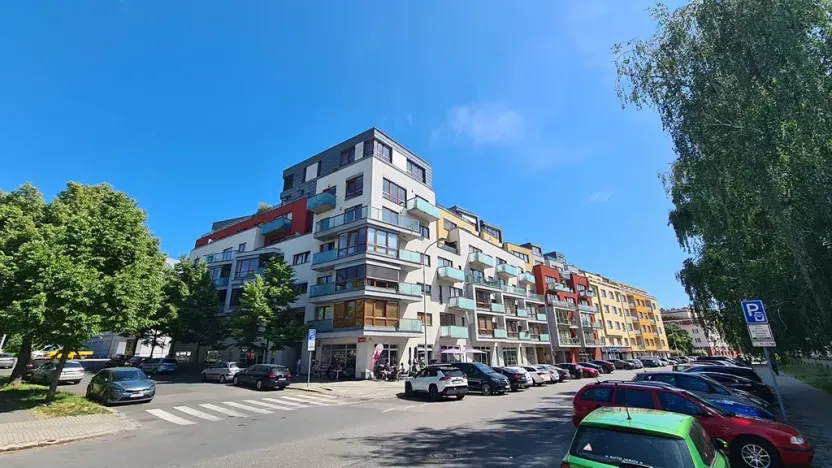 Pronájem garážového stání, Praha - Podolí, Nedvědovo náměstí, 20 m2
