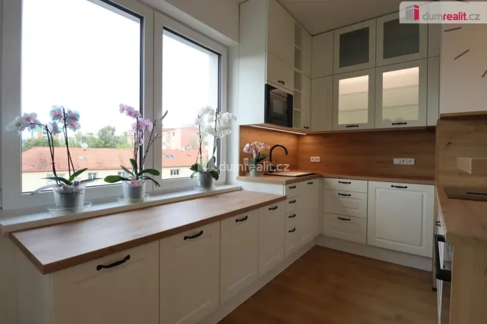 Pronájem bytu 3+kk, Karlovy Vary, Šumavská, 86 m2