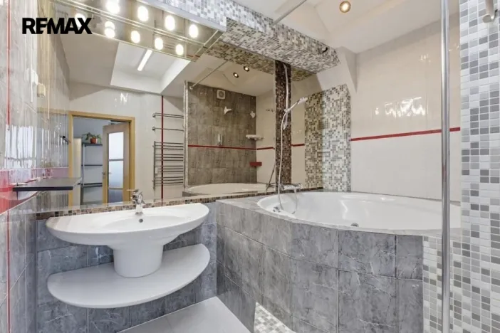 Prodej bytu 2+kk, Karlovy Vary, Horova, 86 m2