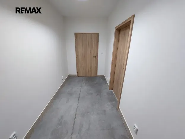 Pronájem obchodního prostoru, Slavkov u Brna, 200 m2