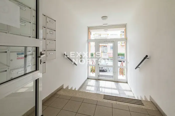 Pronájem bytu 3+kk, Praha - Libeň, Nad Okrouhlíkem, 102 m2