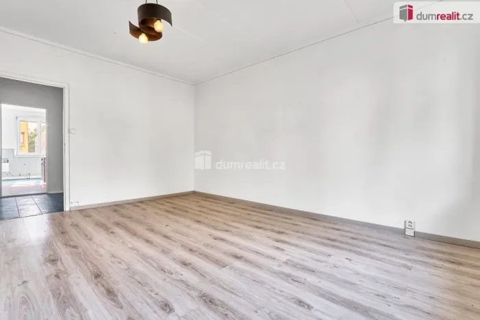 Prodej bytu 2+1, Karlovy Vary - Dvory, Chebská, 62 m2