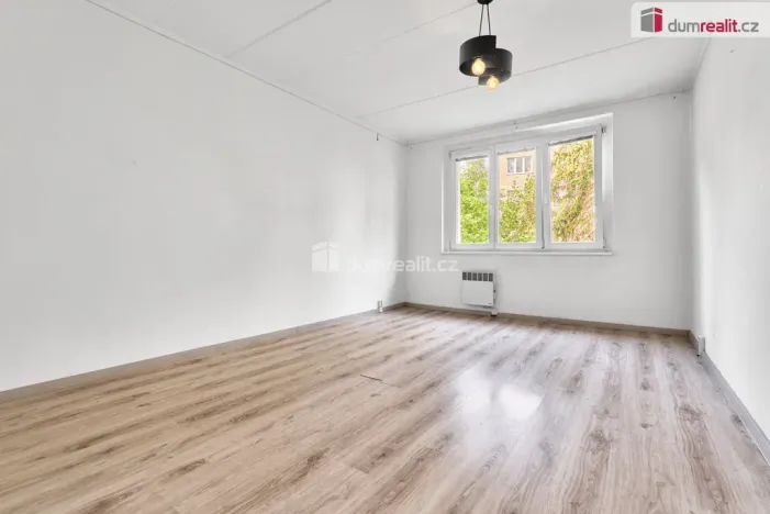 Prodej bytu 2+1, Karlovy Vary - Dvory, Chebská, 62 m2