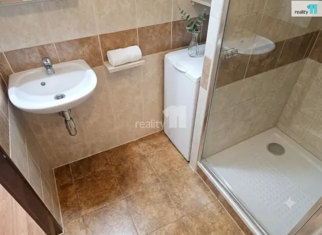 Prodej bytu 2+kk, Praha - Lhotka, Novodvorská, 41 m2