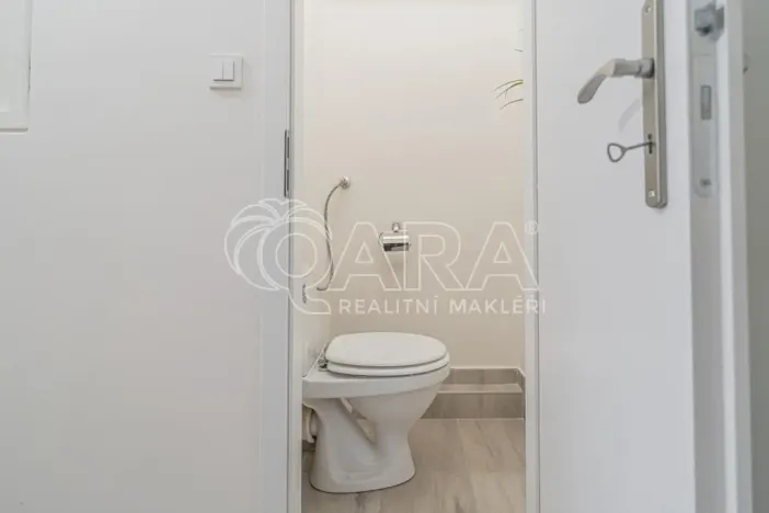 Pronájem bytu 1+kk, Praha - Holešovice, Jankovcova, 27 m2