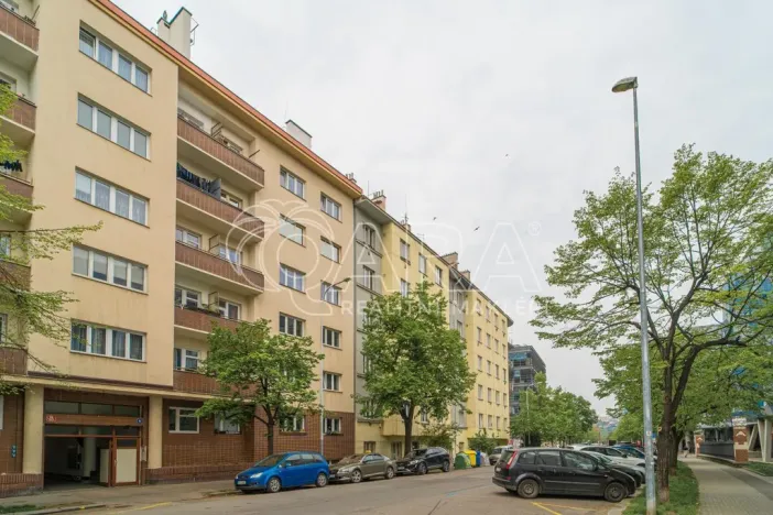 Pronájem bytu 1+kk, Praha - Holešovice, Jankovcova, 27 m2