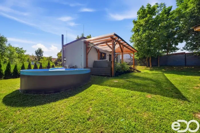 Prodej rodinného domu, Sezemice - Lukovna, 40 m2