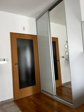 Pronájem bytu 1+kk, Praha - Záběhlice, Mattioliho, 35 m2