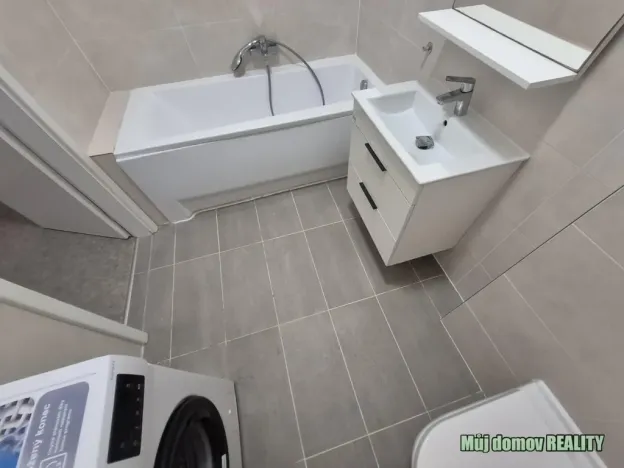 Pronájem bytu 2+kk, Praha - Kbely, Luštěnická, 48 m2