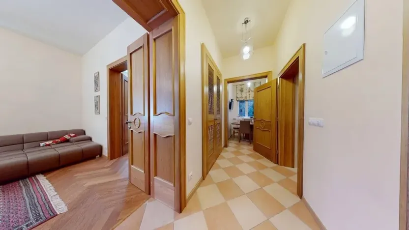 Prodej bytu 2+1, Karlovy Vary, Zámecký vrch, 64 m2