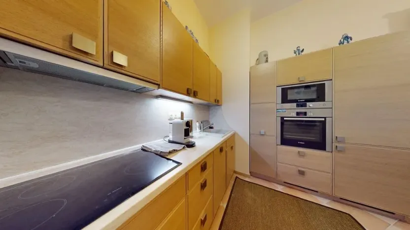 Prodej bytu 2+1, Karlovy Vary, Zámecký vrch, 64 m2