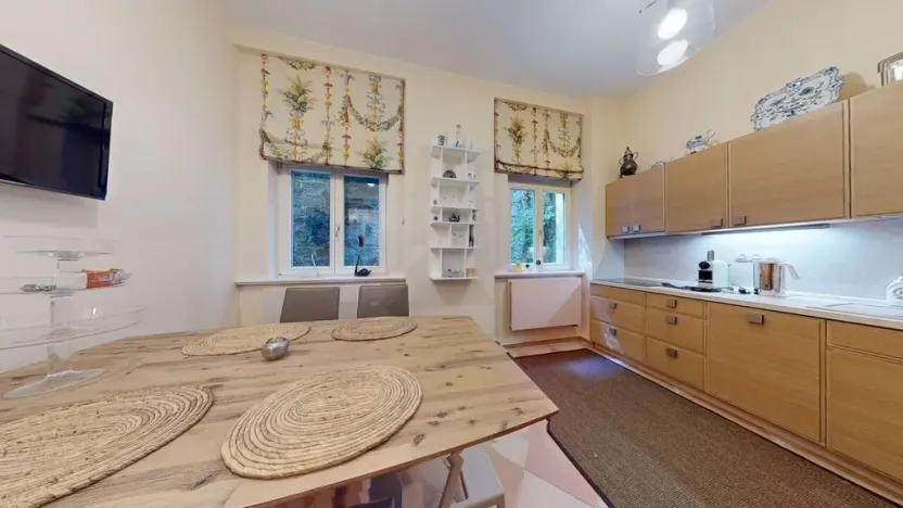 Prodej bytu 2+1, Karlovy Vary, Zámecký vrch, 64 m2