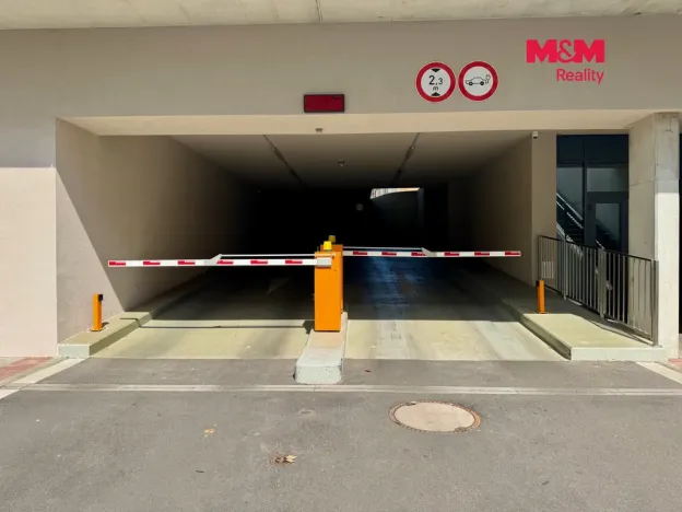Pronájem garážového stání, Pardubice - Zelené Předměstí, 13 m2