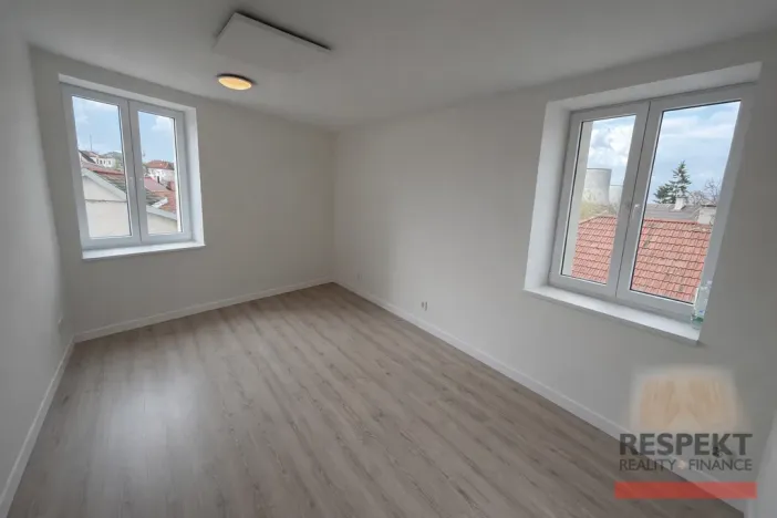 Pronájem bytu 1+kk, Kladno, Hradčanská, 32 m2