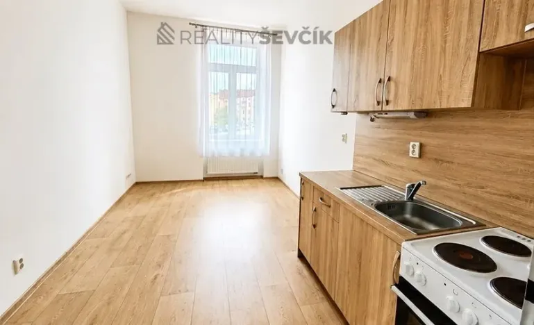 Pronájem bytu 2+kk, České Budějovice - České Budějovice 3, Pražská tř., 42 m2
