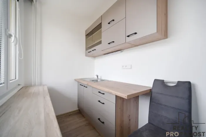 Pronájem bytu 1+kk, Pardubice, Palackého třída, 32 m2