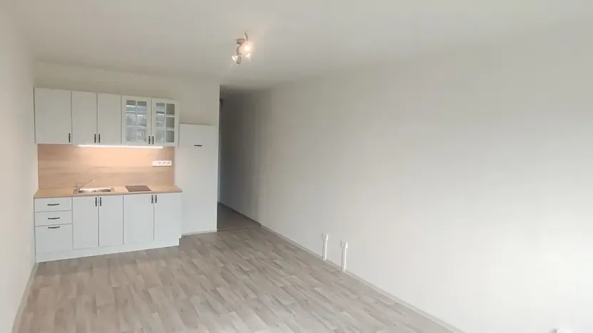 Pronájem bytu 1+kk, Hradec Králové, třída Edvarda Beneše, 30 m2