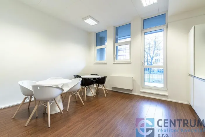 Pronájem kanceláře, Praha - Holešovice, U Pergamenky, 84 m2