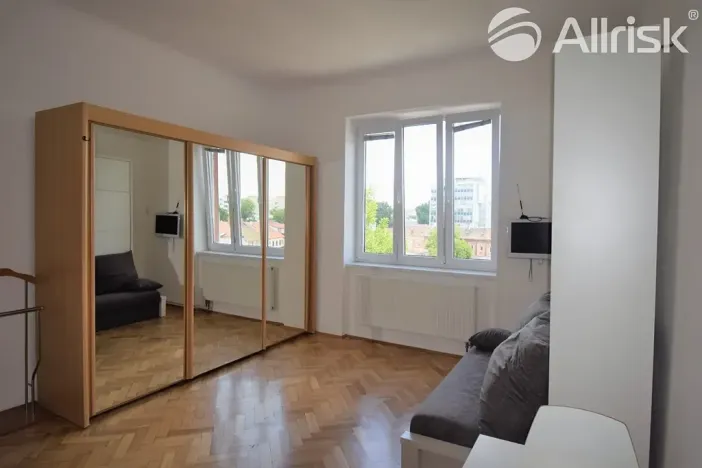Pronájem bytu 1+kk, Brno, Komárovská, 32 m2