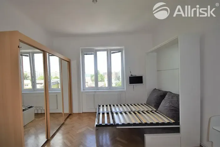 Pronájem bytu 1+kk, Brno, Komárovská, 32 m2