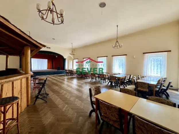 Prodej komerční nemovitosti, Hora Svaté Kateřiny, nám. Pionýrů, 800 m2