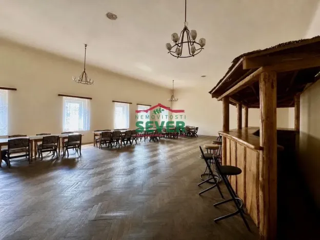 Prodej komerční nemovitosti, Hora Svaté Kateřiny, nám. Pionýrů, 800 m2