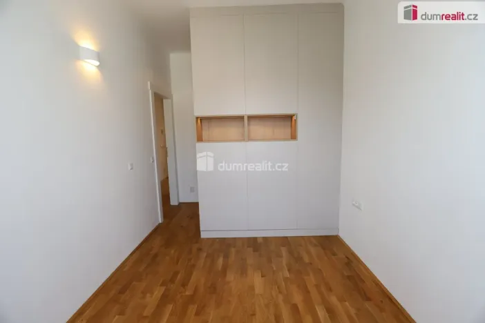 Pronájem bytu 2+kk, Praha - Podolí, Vodárenská, 57 m2
