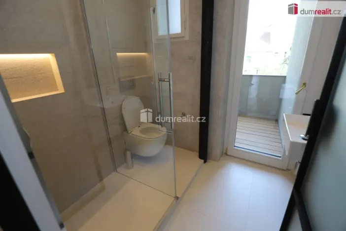 Pronájem bytu 2+kk, Praha - Podolí, Vodárenská, 57 m2