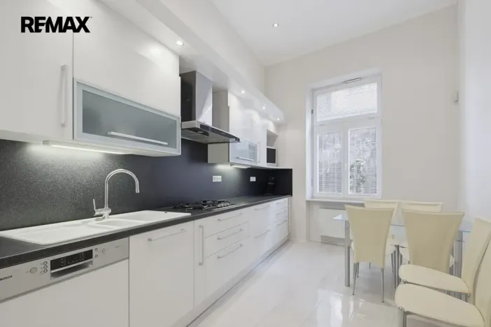 Prodej bytu 3+1, Karlovy Vary, Vřídelní, 104 m2