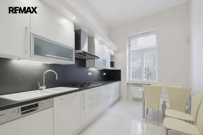 Prodej bytu 3+1, Karlovy Vary, Vřídelní, 104 m2