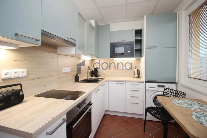 Pronájem bytu 2+1, Praha, Přesličková, 56 m2