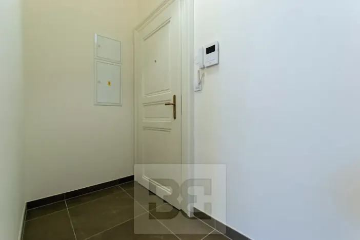 Pronájem bytu 1+kk, Praha - Nové Město, Legerova, 30 m2