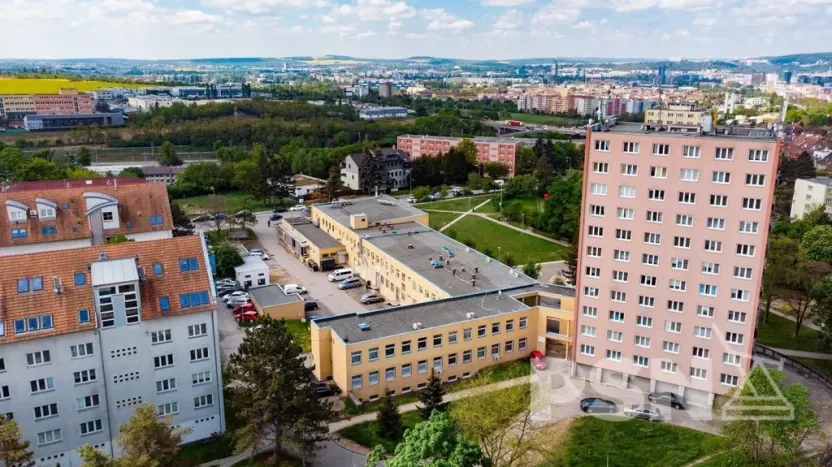 Pronájem kanceláře, Brno - Židenice, Juliánovské náměstí, 142 m2