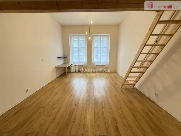 Pronájem bytu 1+kk, Praha - Smíchov, Na Valentince, 48 m2