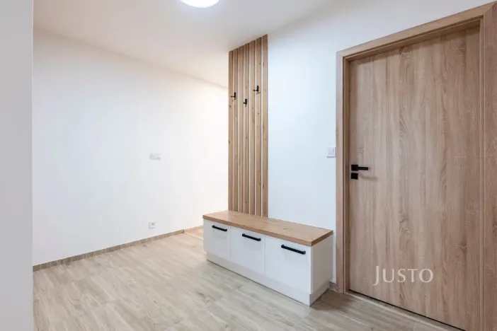 Pronájem bytu 2+1, Zlín, L. Váchy, 54 m2