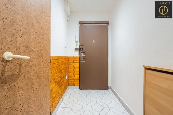 Pronájem bytu 2+kk, Praha - Prosek, Jablonecká, 55 m2