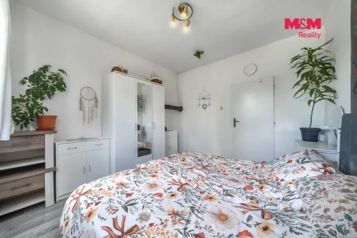 Prodej bytu 3+1, Suchomasty, 74 m2