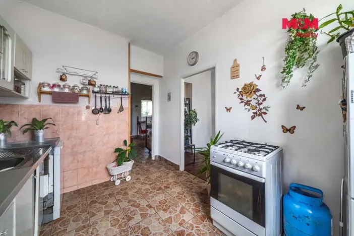 Prodej bytu 3+1, Suchomasty, 74 m2