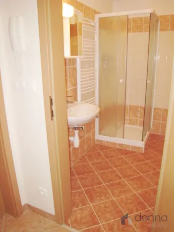 Pronájem bytu 1+kk, Praha, Strančická, 27 m2