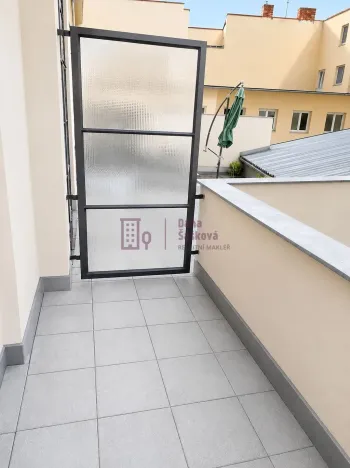 Pronájem bytu 1+kk, Jindřichův Hradec - Jindřichův Hradec I, Komenského, 27 m2