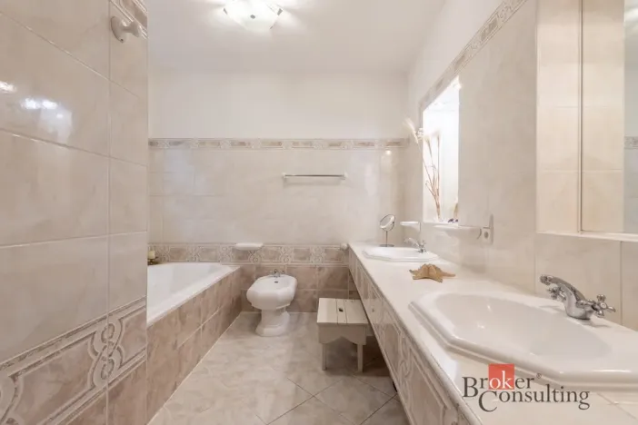 Prodej rodinného domu, Hodonice, 402 m2