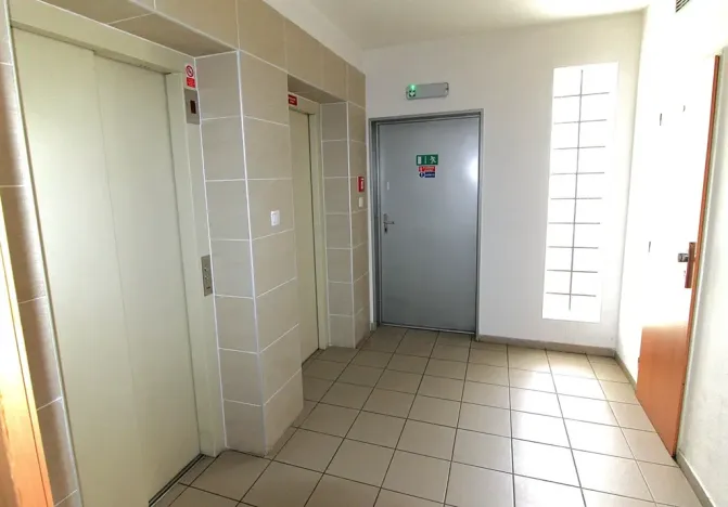 Pronájem bytu 2+kk, Praha - Troja, Hnězdenská, 46 m2