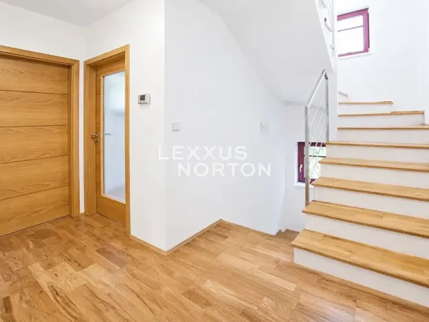 Pronájem rodinného domu, Praha - Veleslavín, Nad hradním potokem, 350 m2