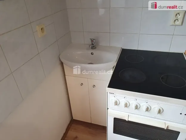 Pronájem bytu 1+1, Děčín - Děčín III-Staré Město, Březová, 32 m2