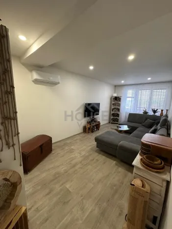 Prodej bytu 2+1, Byšice, 53 m2