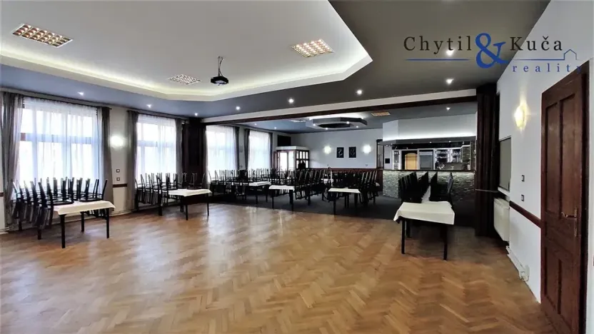 Pronájem restaurace, Stará Ves, 220 m2