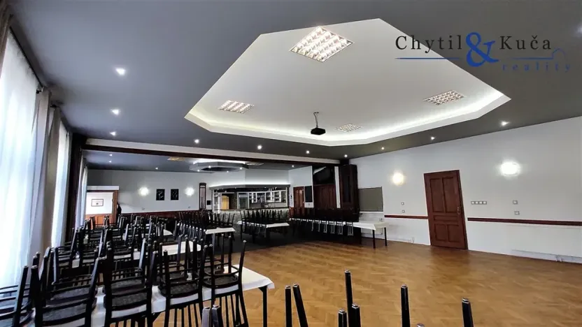 Pronájem restaurace, Stará Ves, 220 m2